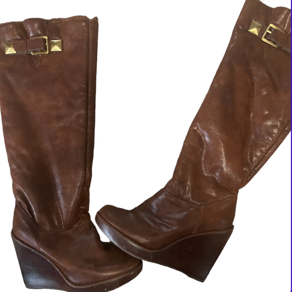 Furry stylish boots